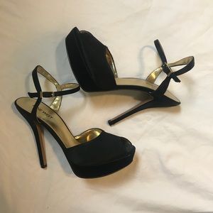Size 6.5 Nine West Black Heels with Gold inside